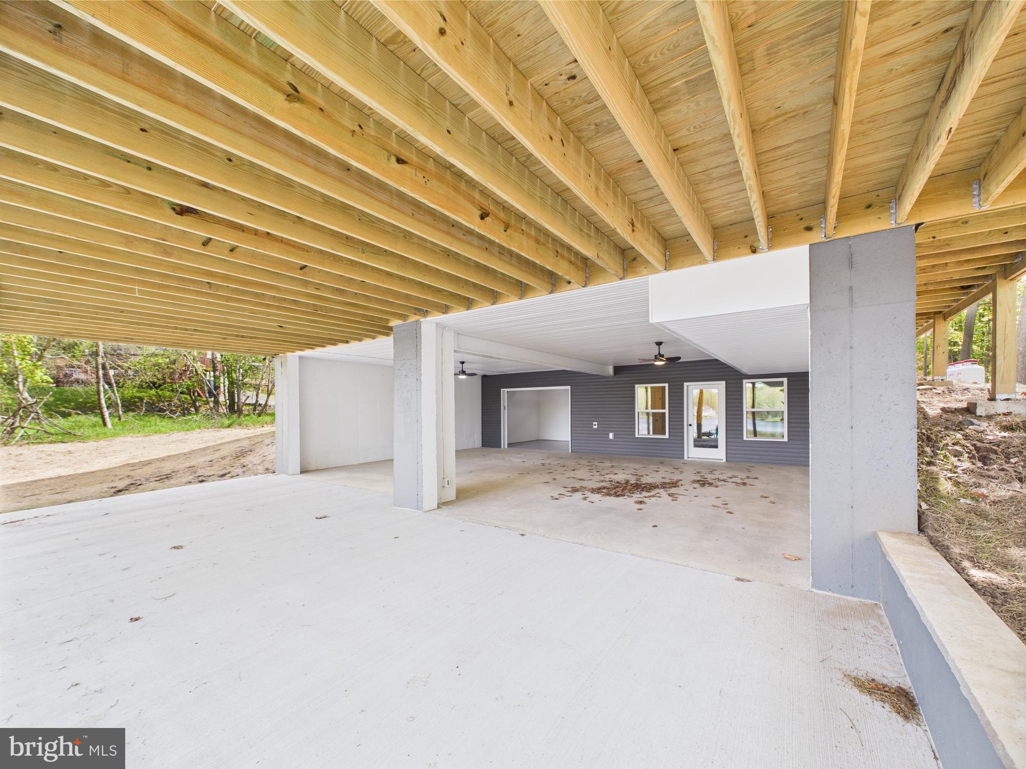 ARROWHEAD LAKE - Residential