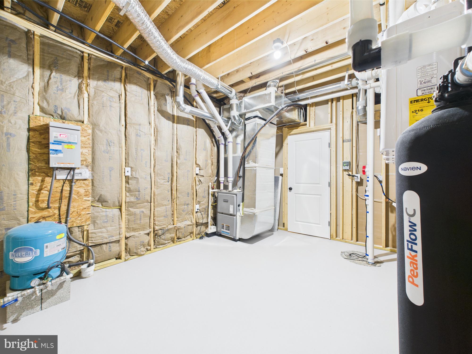 ARROWHEAD LAKE - Residential