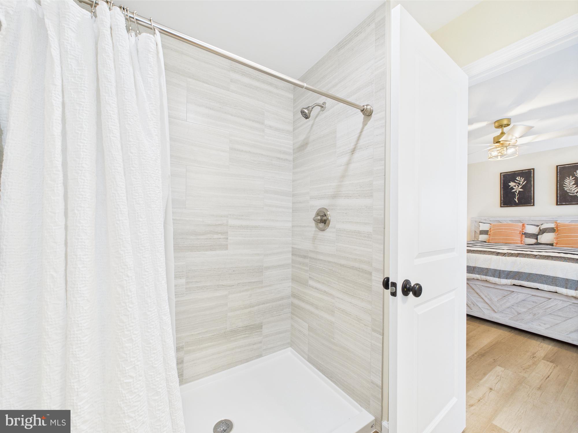 ARROWHEAD LAKE - Residential