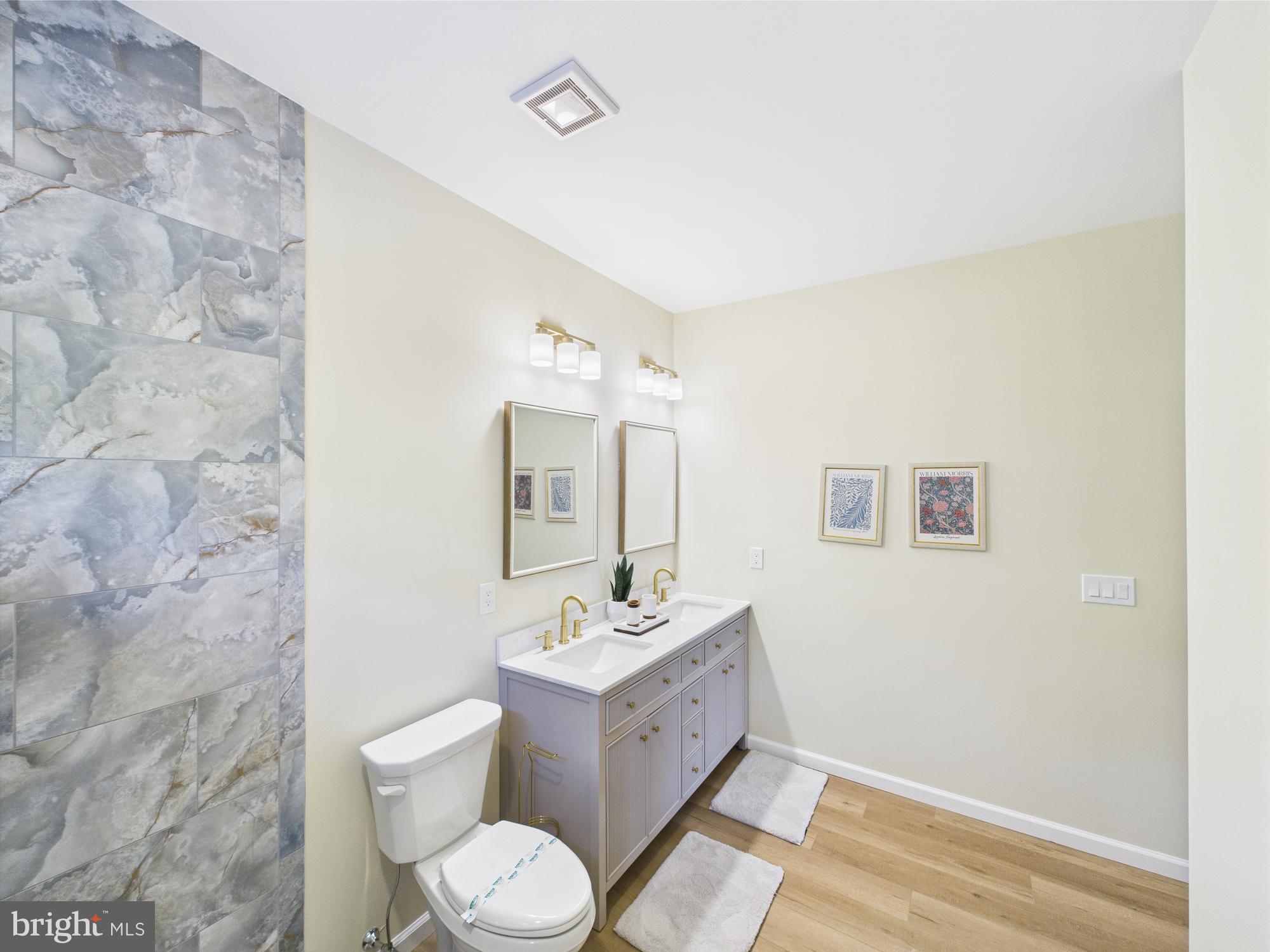 ARROWHEAD LAKE - Residential