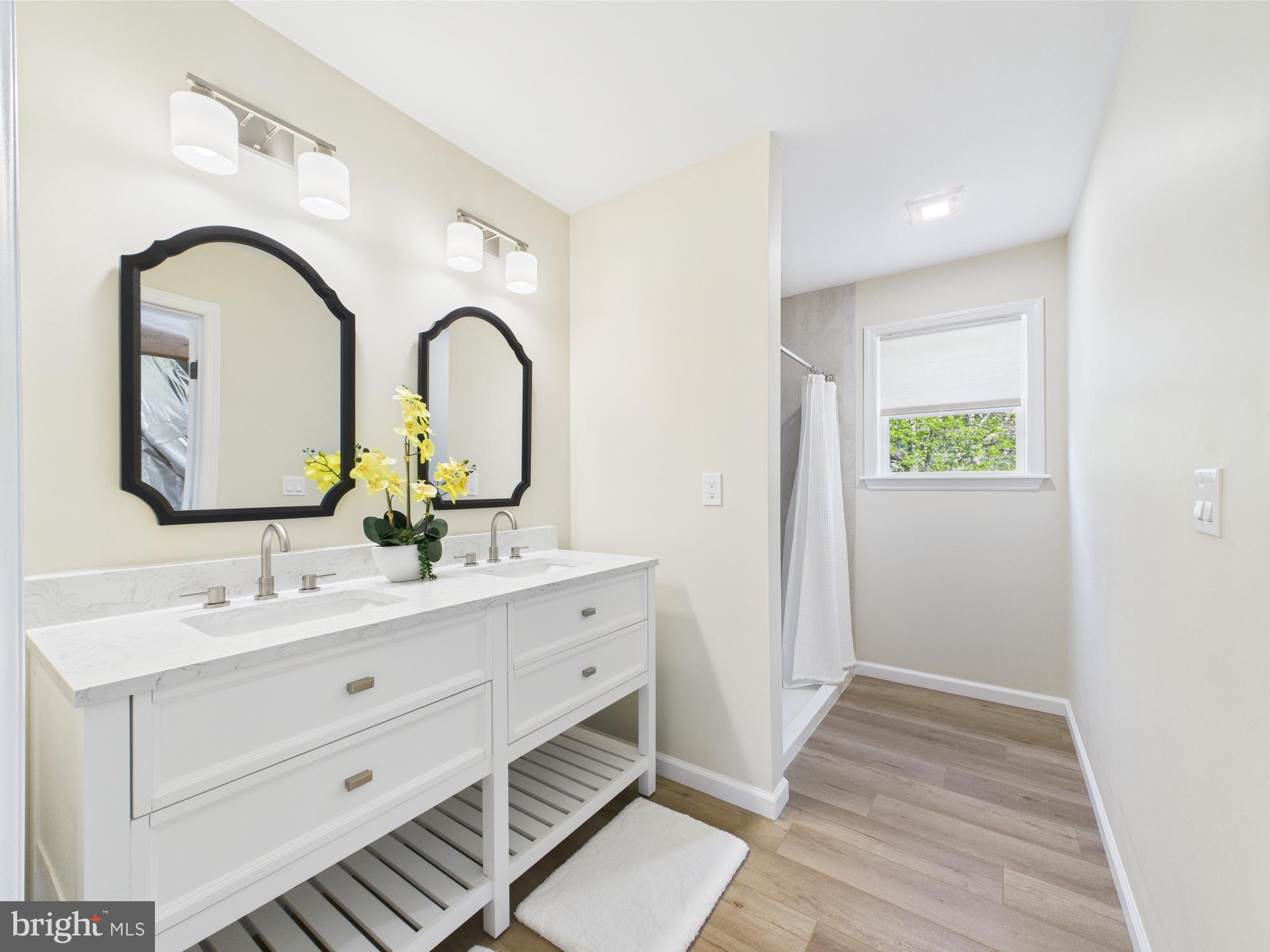 ARROWHEAD LAKE - Residential