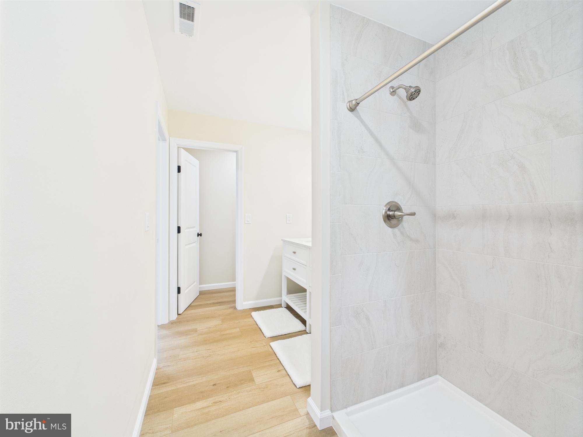 ARROWHEAD LAKE - Residential