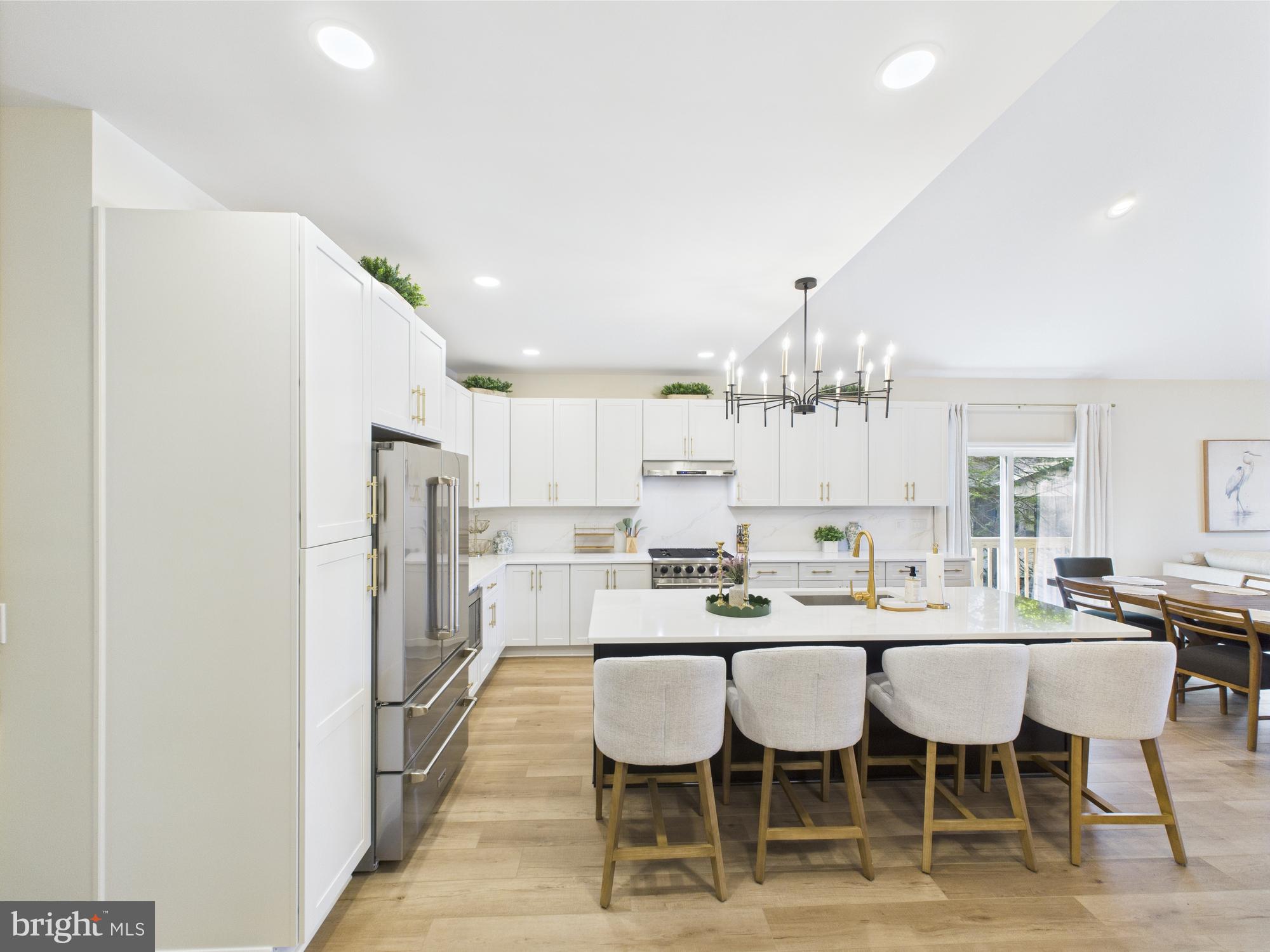 ARROWHEAD LAKE - Residential