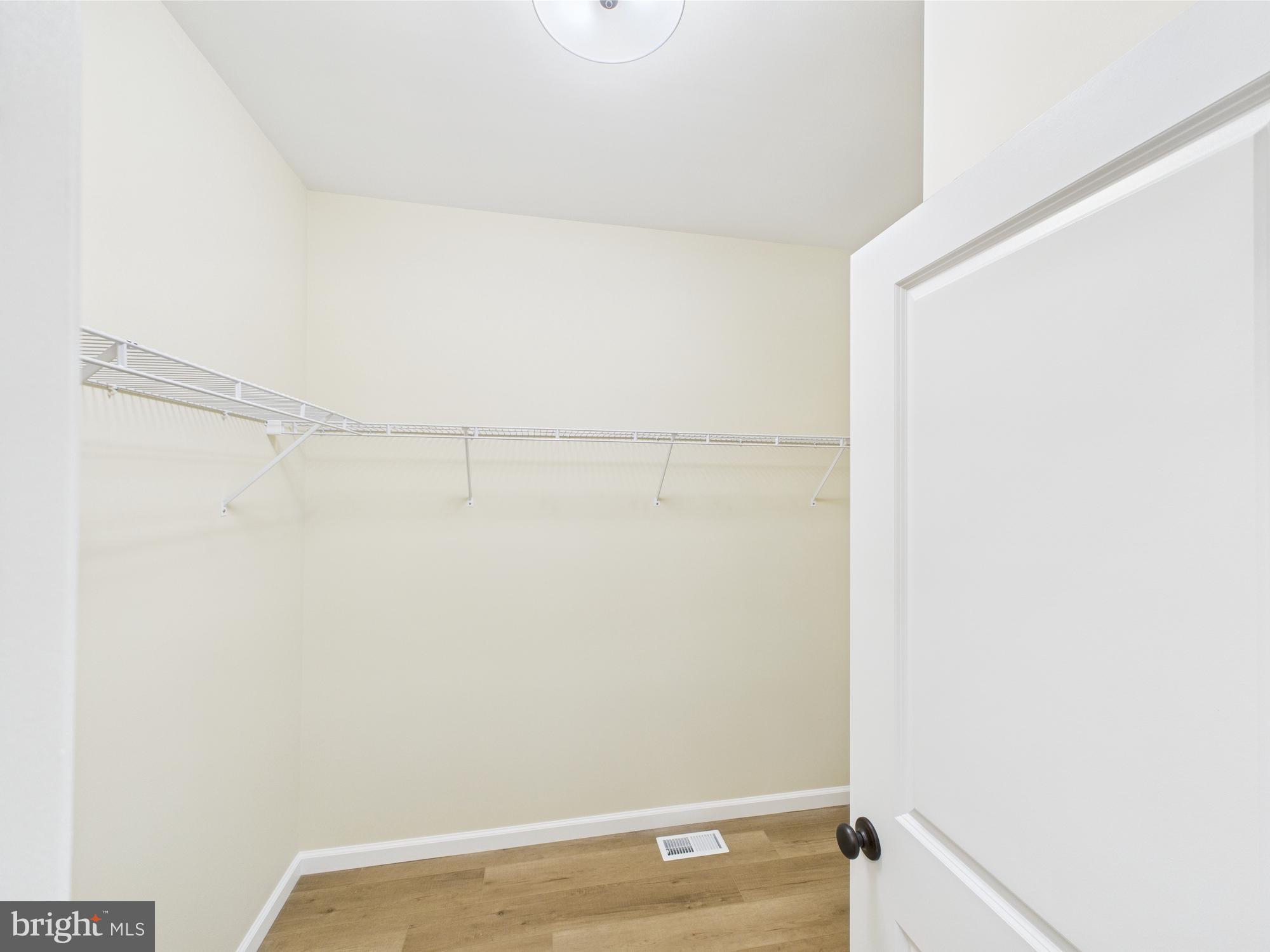 ARROWHEAD LAKE - Residential