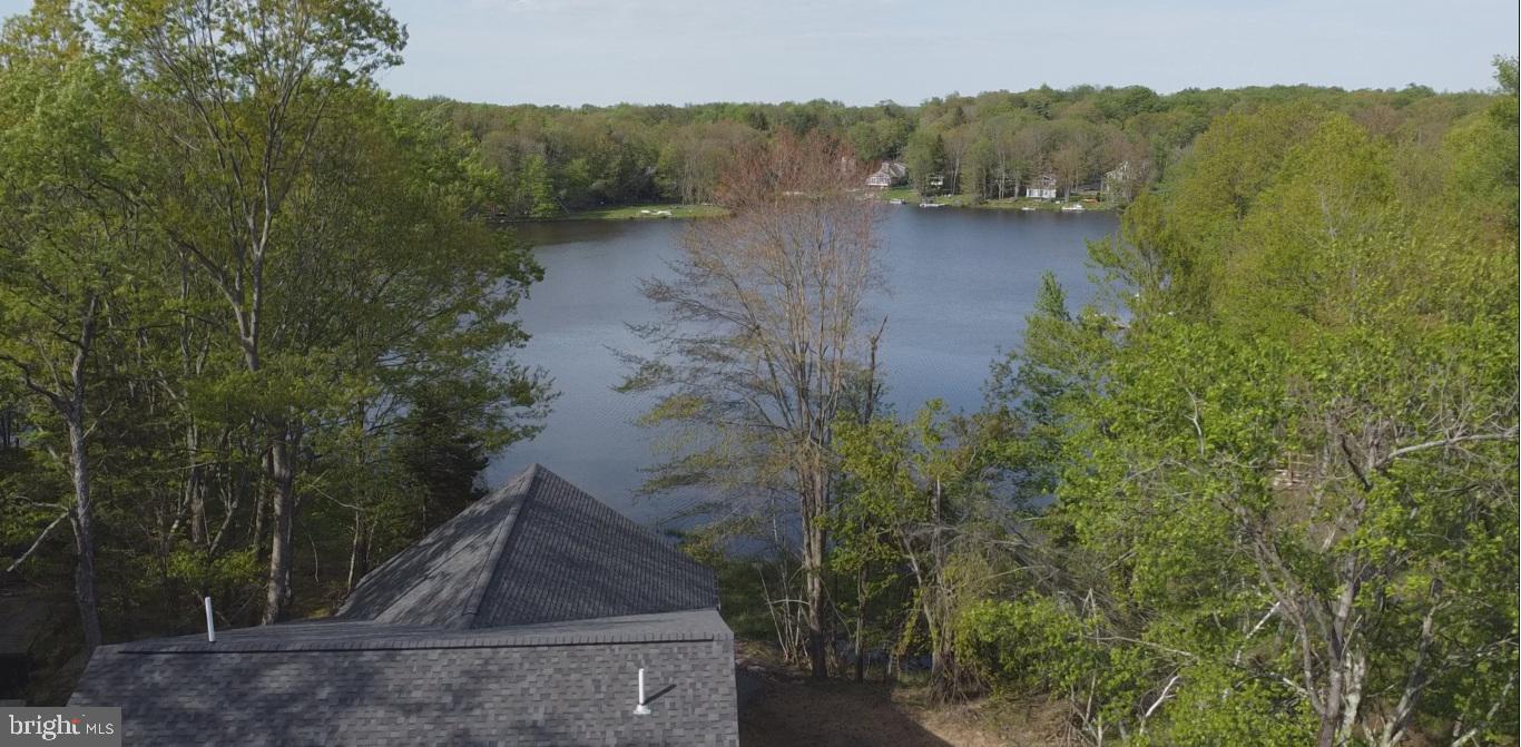 ARROWHEAD LAKE - Residential