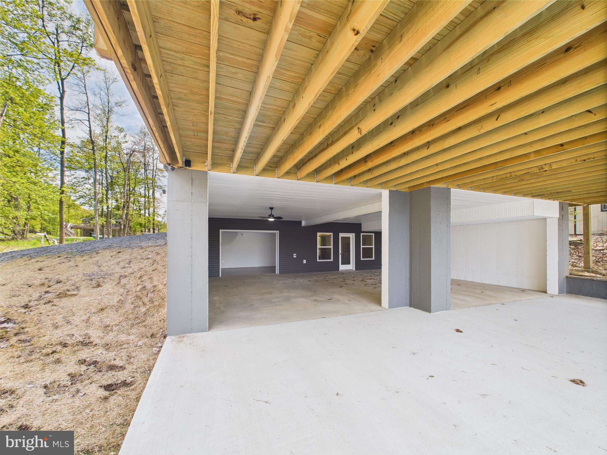 ARROWHEAD LAKE - Residential