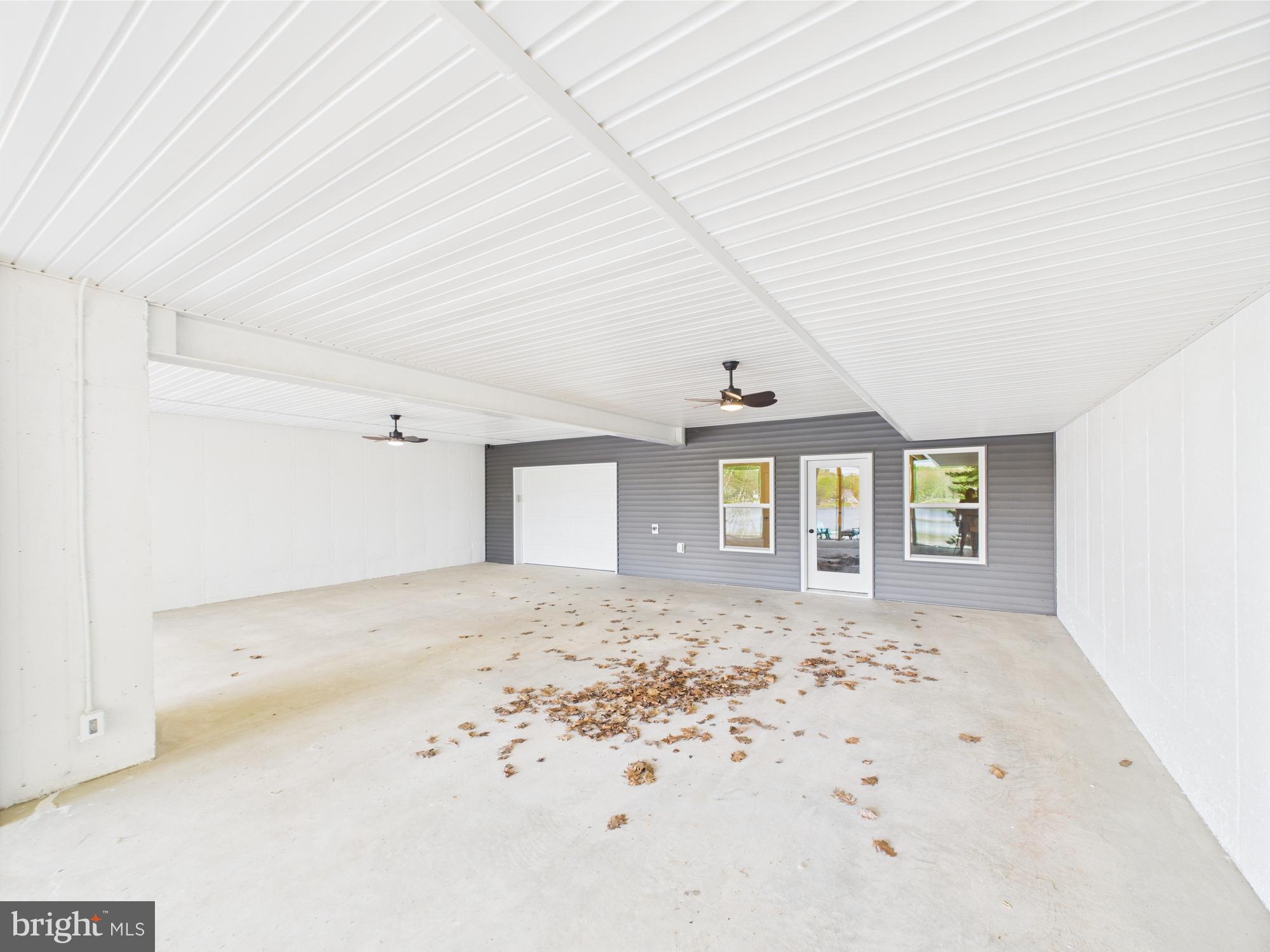 ARROWHEAD LAKE - Residential