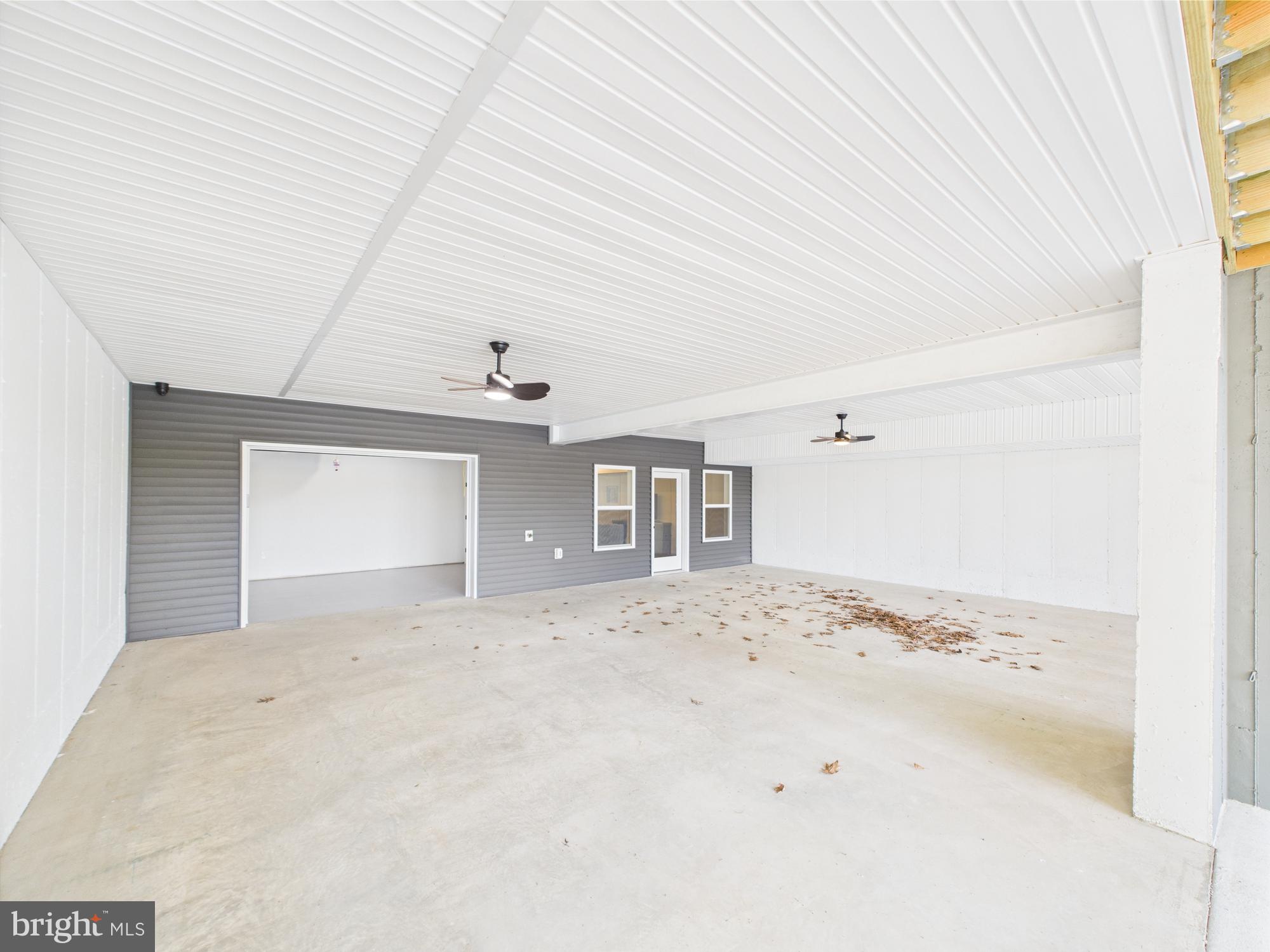 ARROWHEAD LAKE - Residential