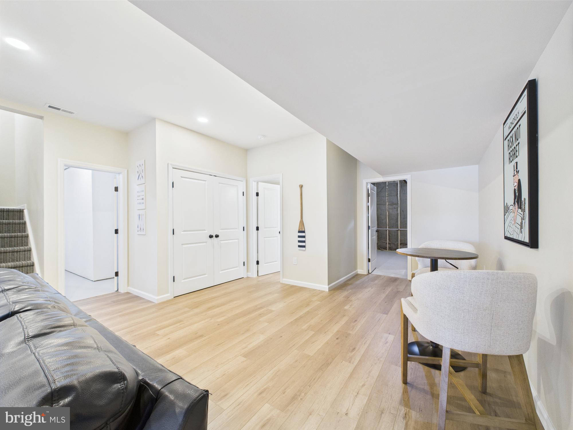 ARROWHEAD LAKE - Residential