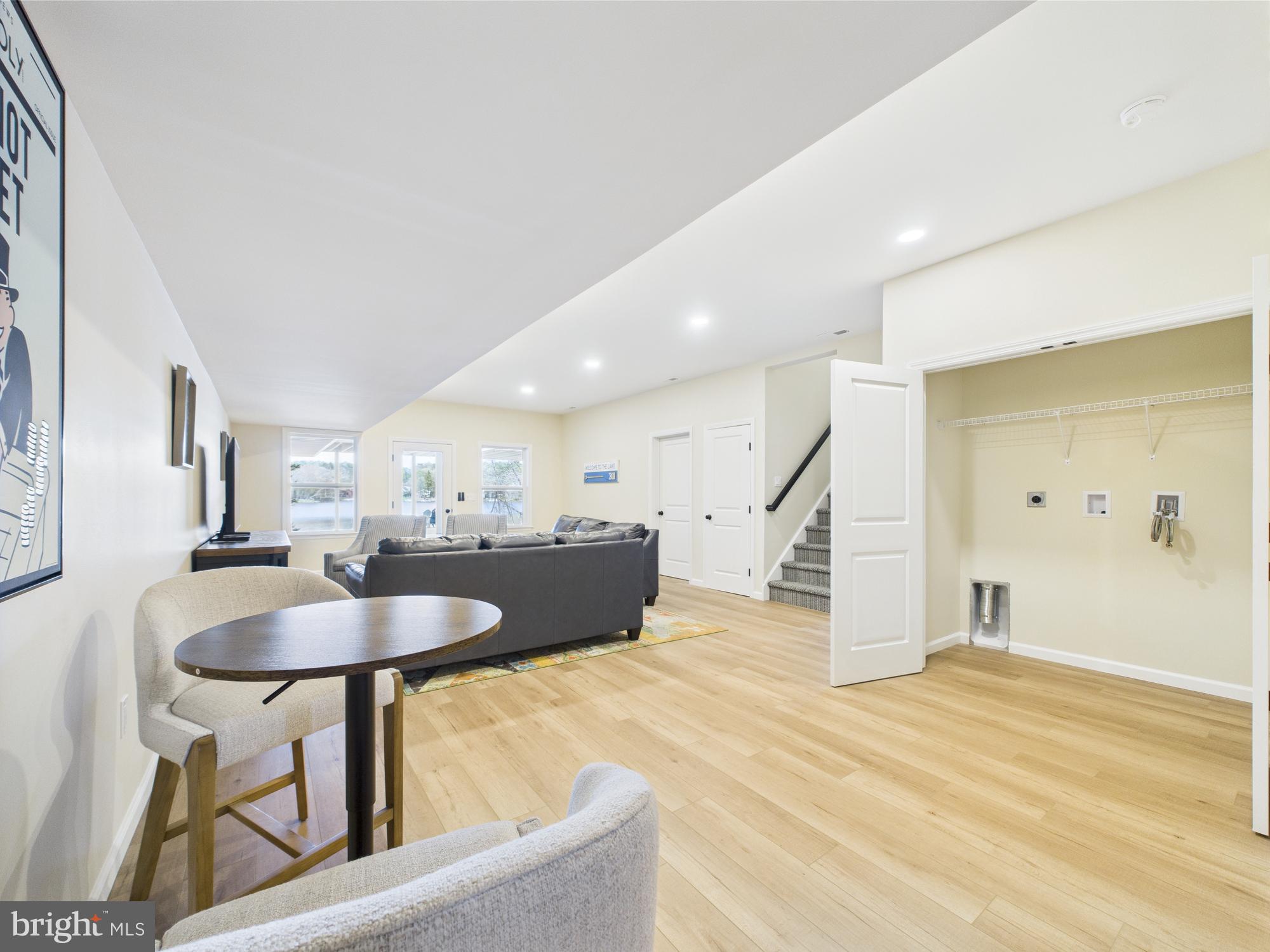 ARROWHEAD LAKE - Residential