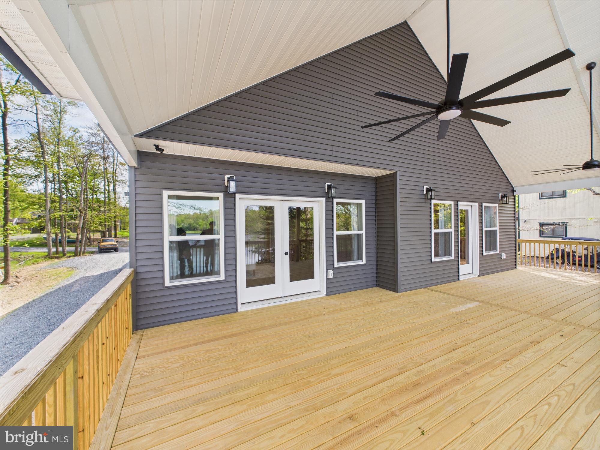 ARROWHEAD LAKE - Residential