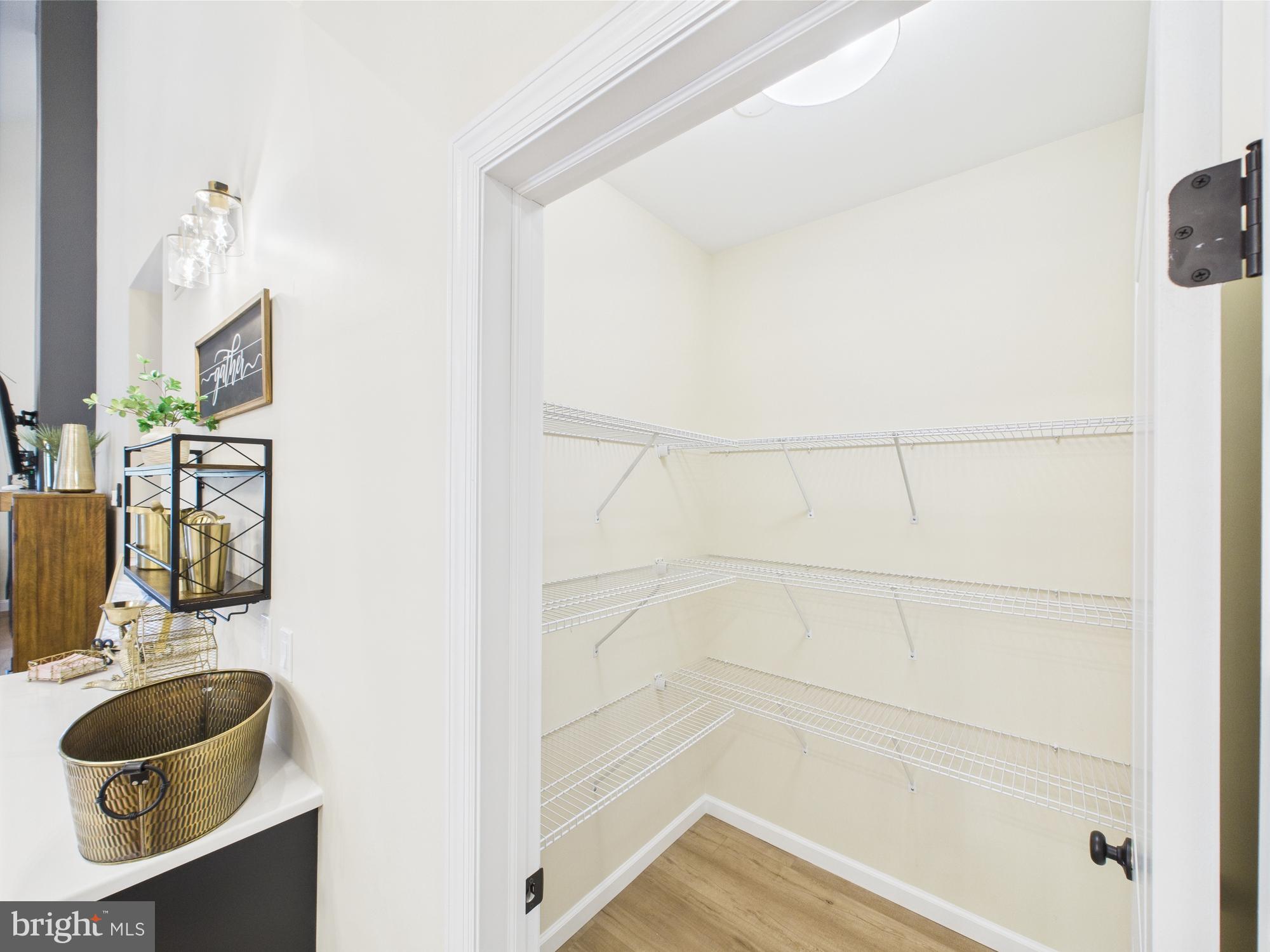 ARROWHEAD LAKE - Residential