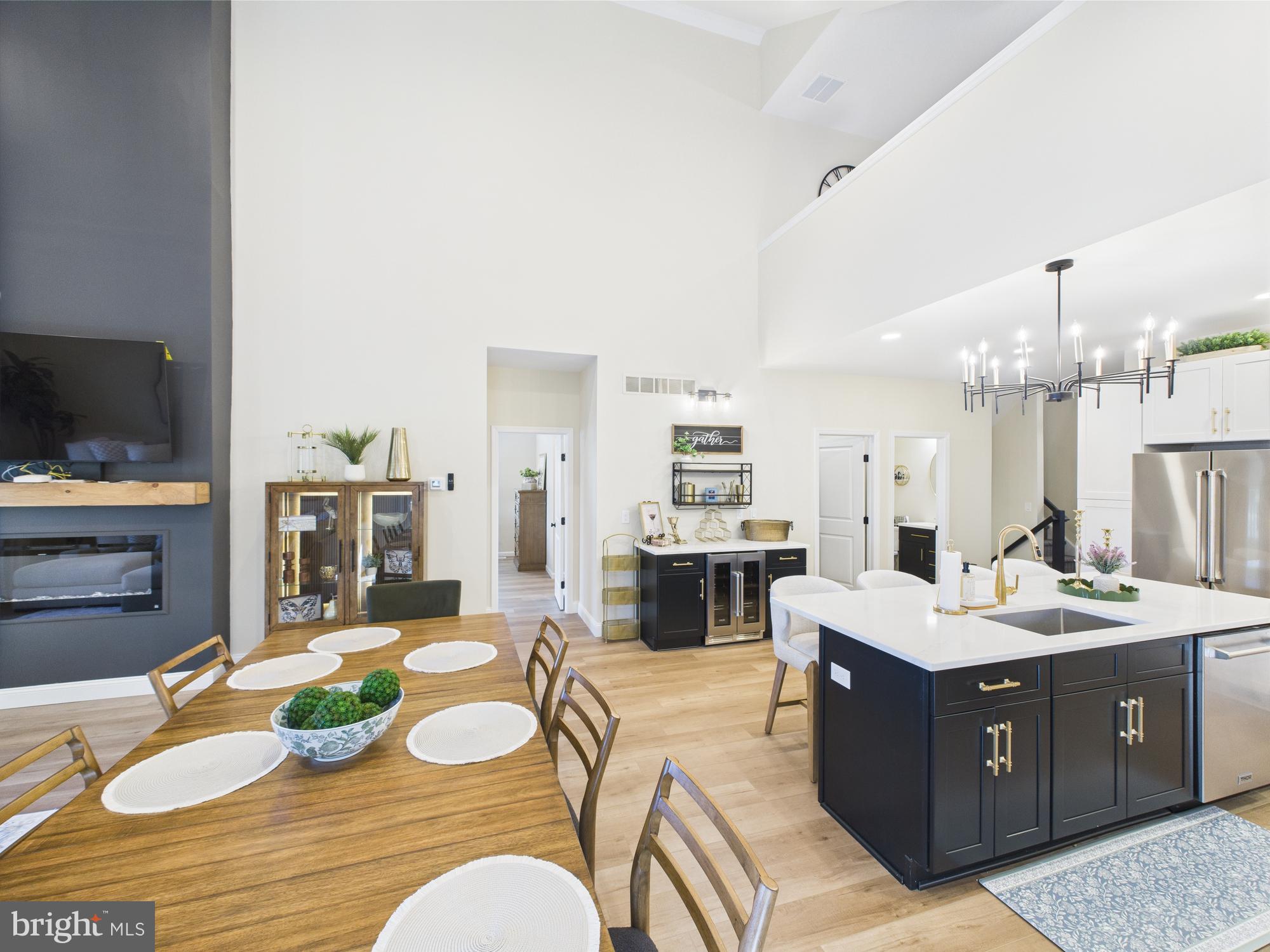 ARROWHEAD LAKE - Residential