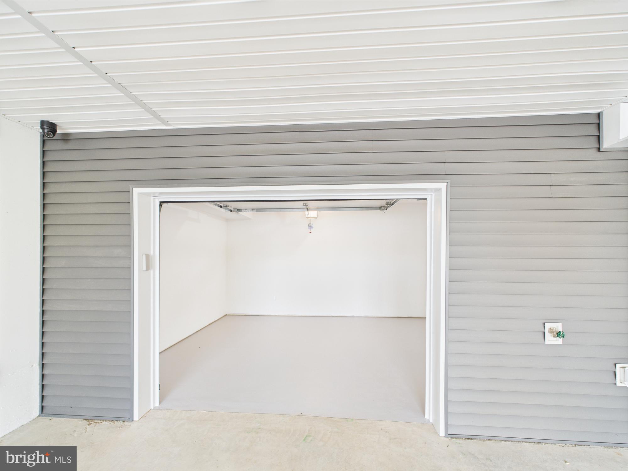 ARROWHEAD LAKE - Residential