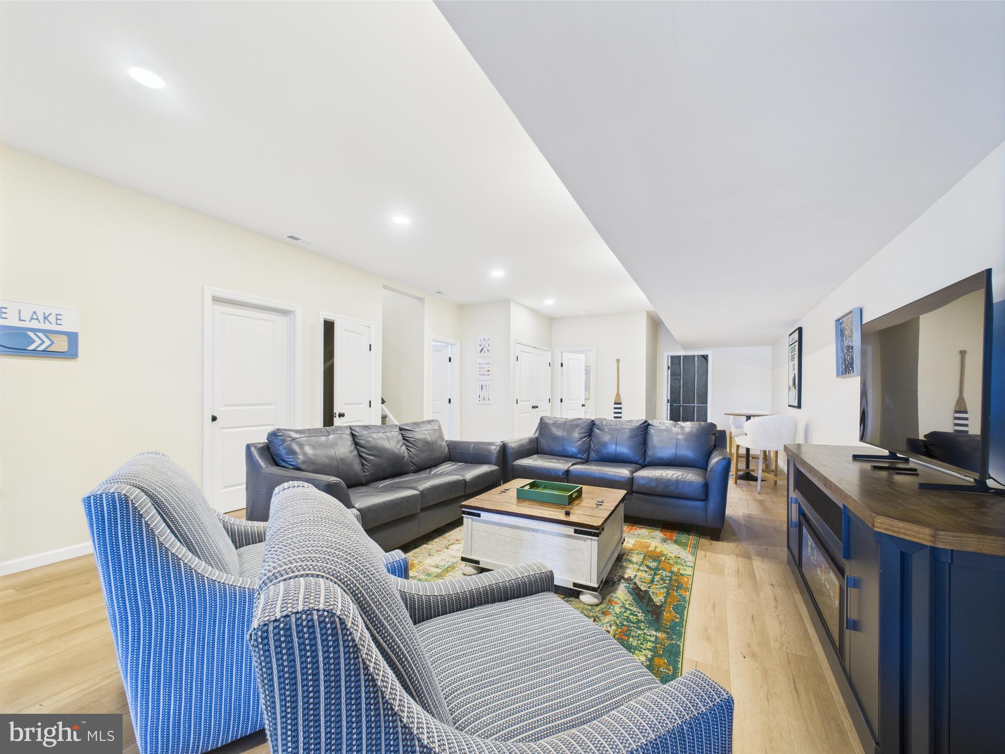 ARROWHEAD LAKE - Residential