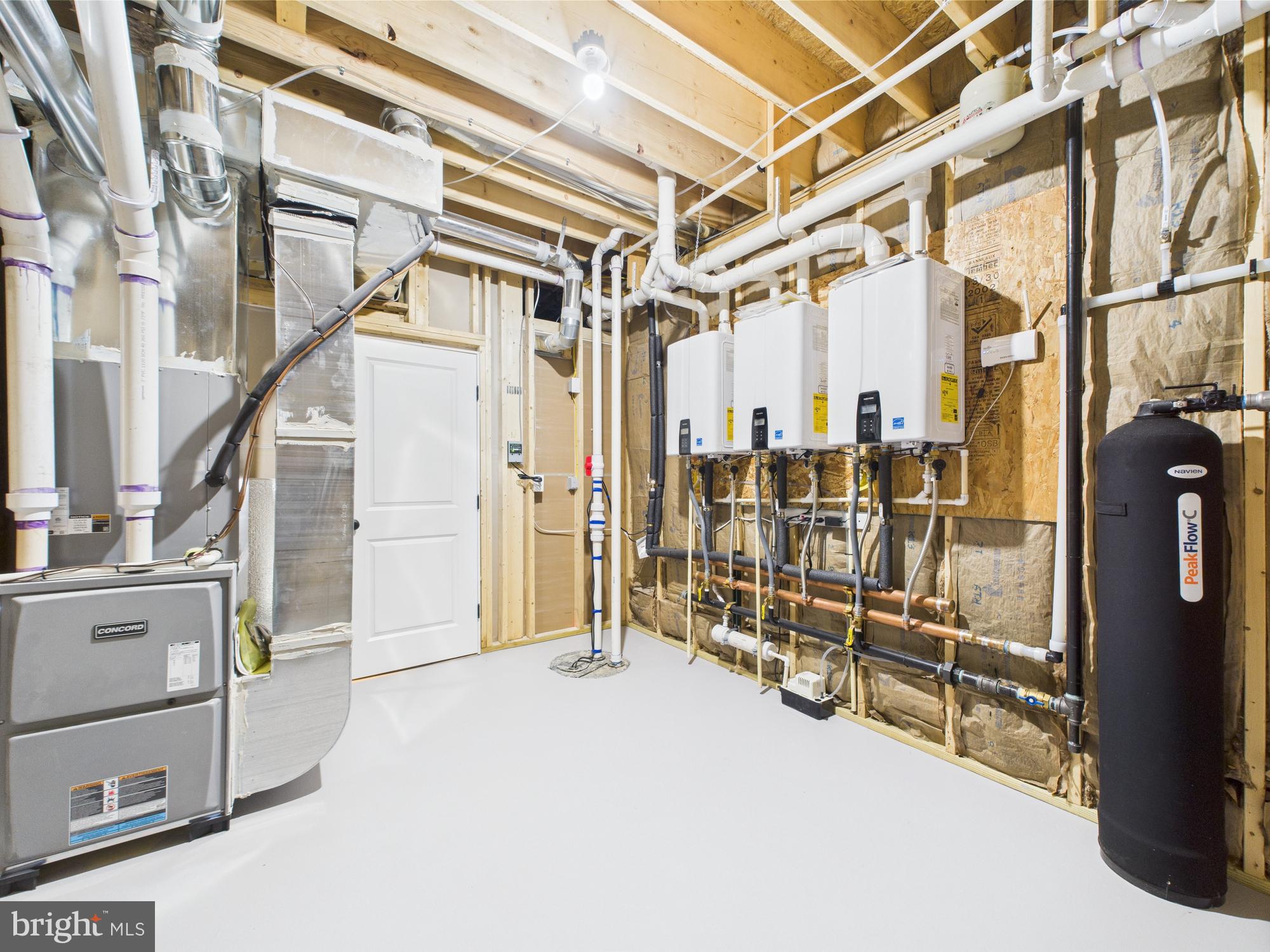 ARROWHEAD LAKE - Residential