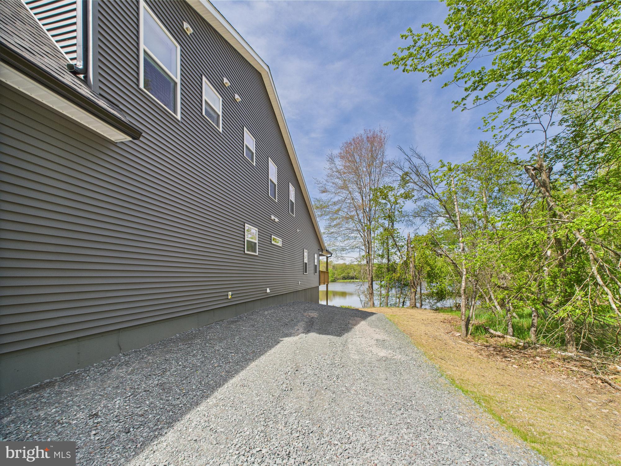 ARROWHEAD LAKE - Residential