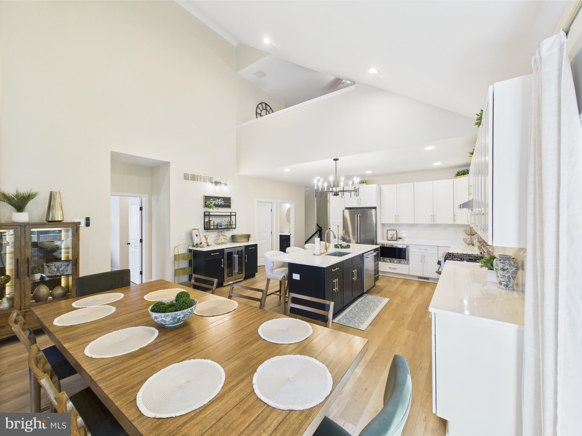 ARROWHEAD LAKE - Residential