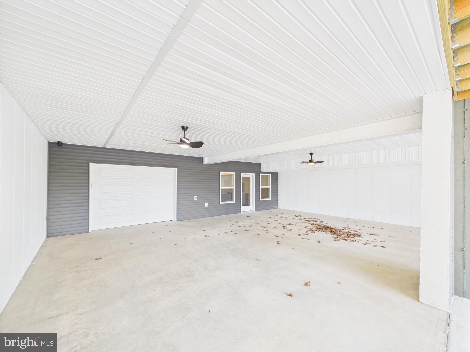 ARROWHEAD LAKE - Residential