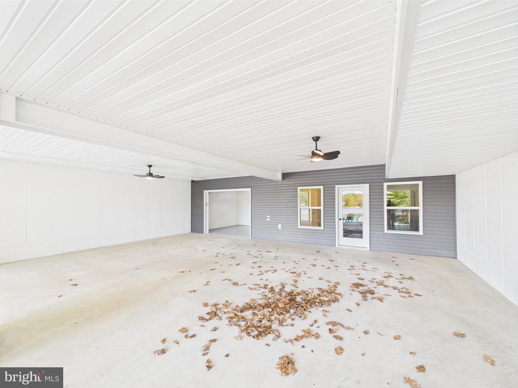 ARROWHEAD LAKE - Residential