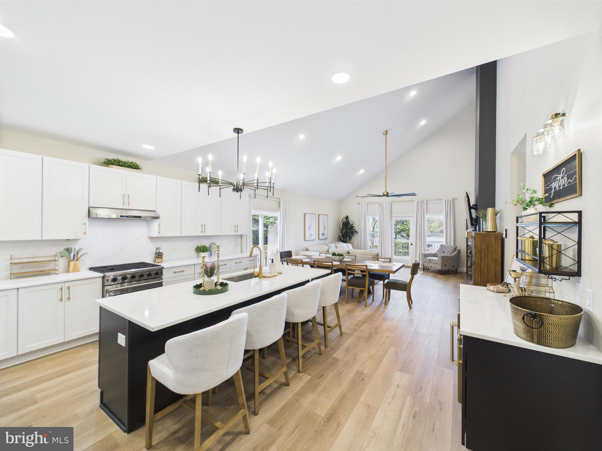 ARROWHEAD LAKE - Residential