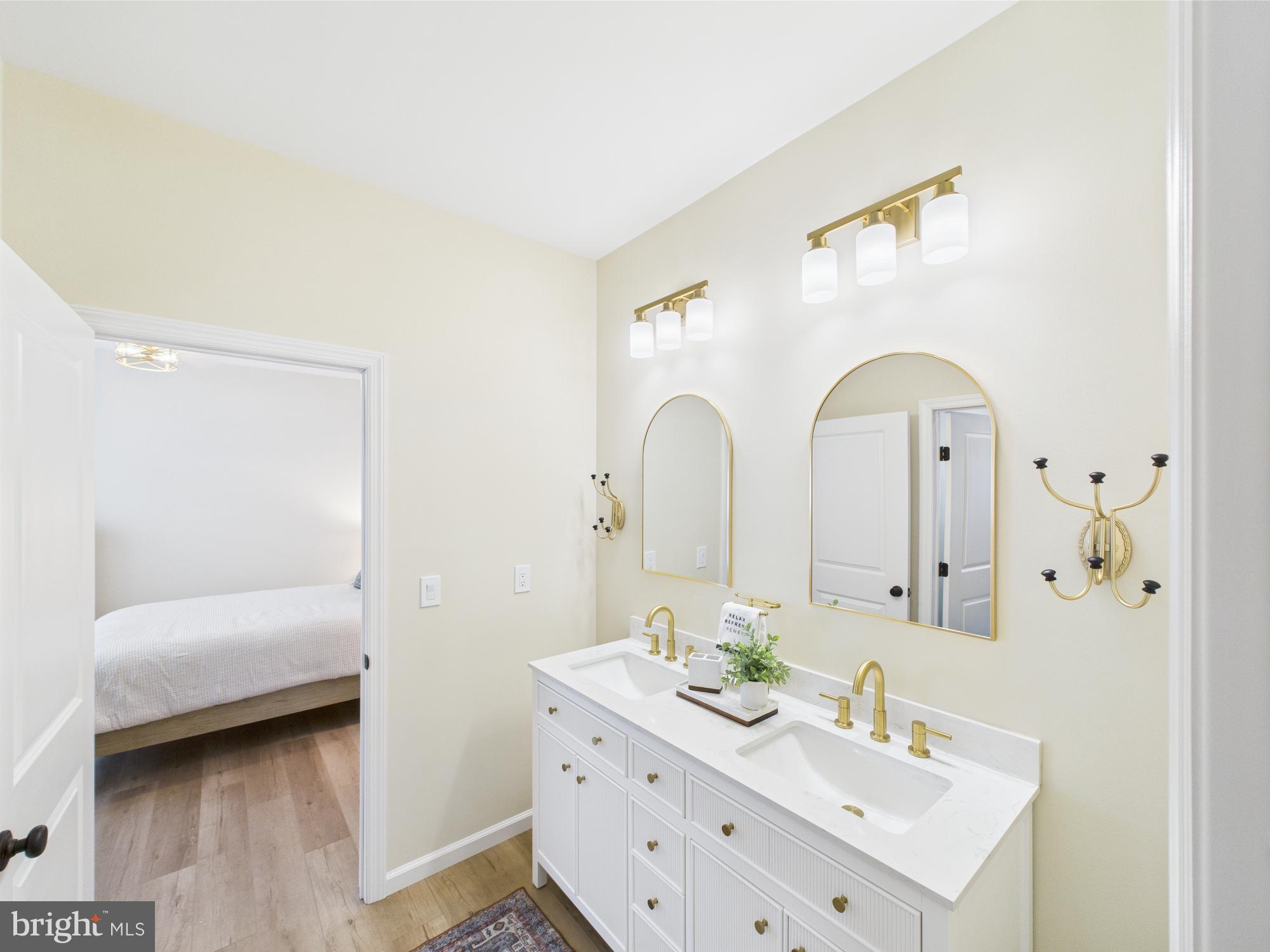 ARROWHEAD LAKE - Residential