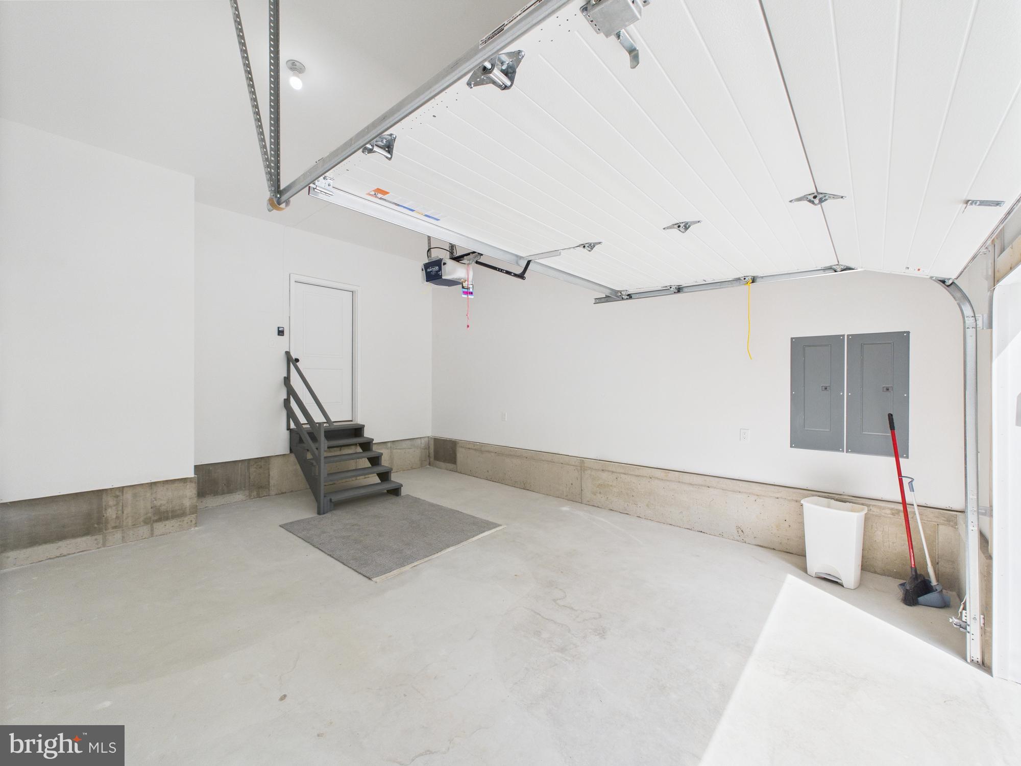 ARROWHEAD LAKE - Residential