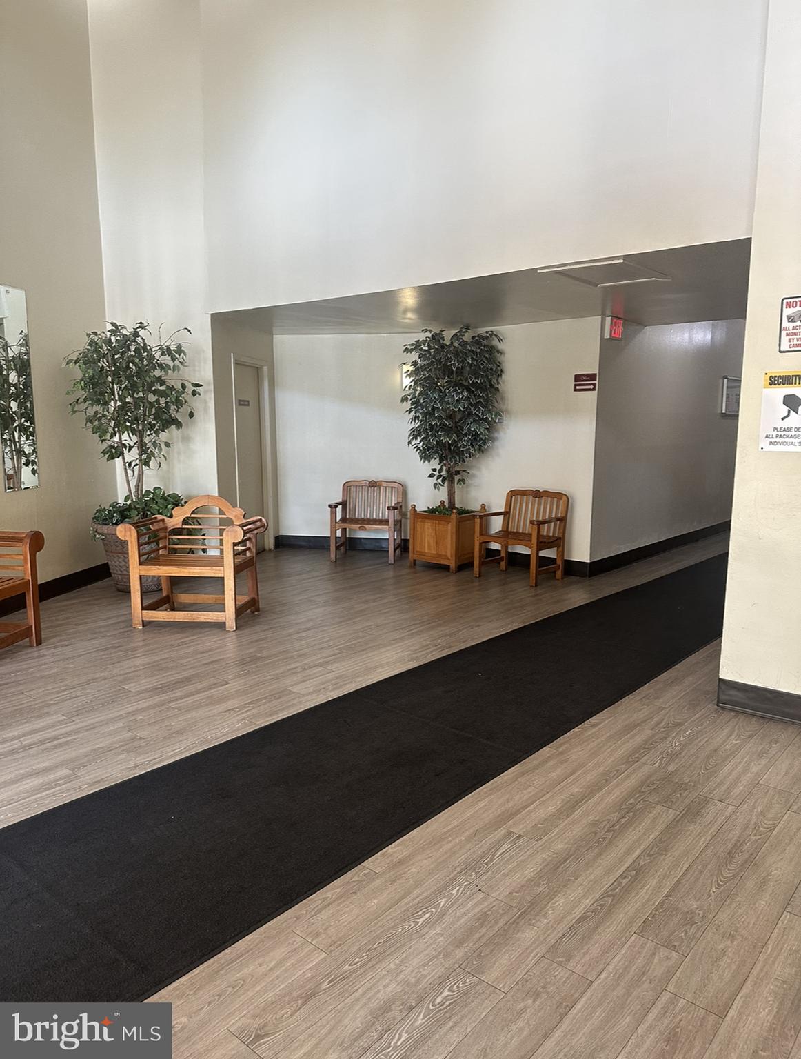 PINEWAY TOWERS - Residential