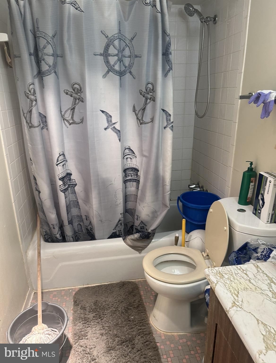 PINEWAY TOWERS - Residential