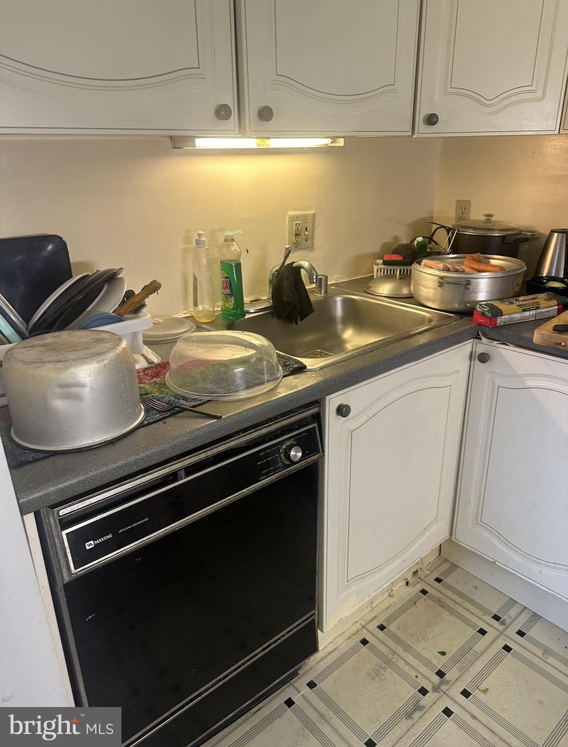 PINEWAY TOWERS - Residential