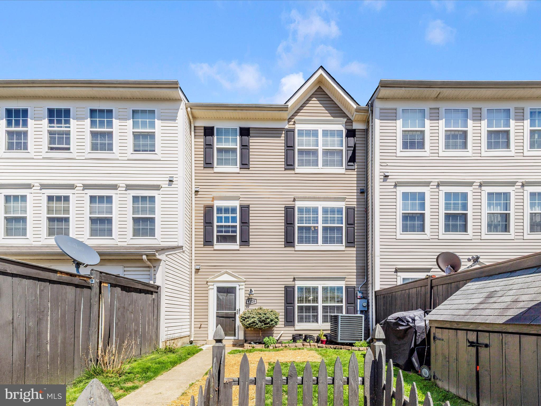 WELLINGTON TRACE - Residential