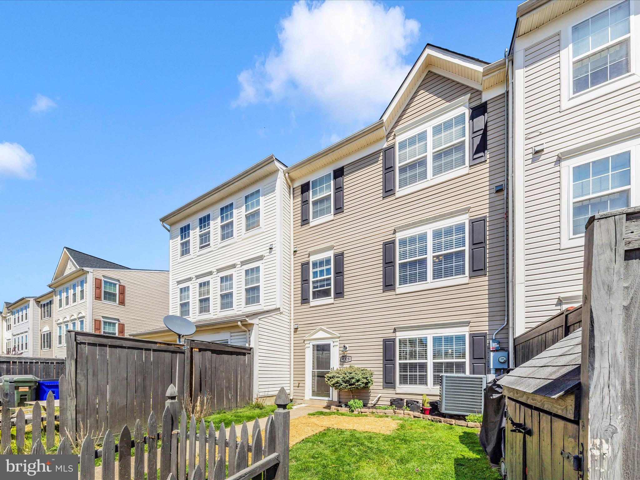 WELLINGTON TRACE - Residential