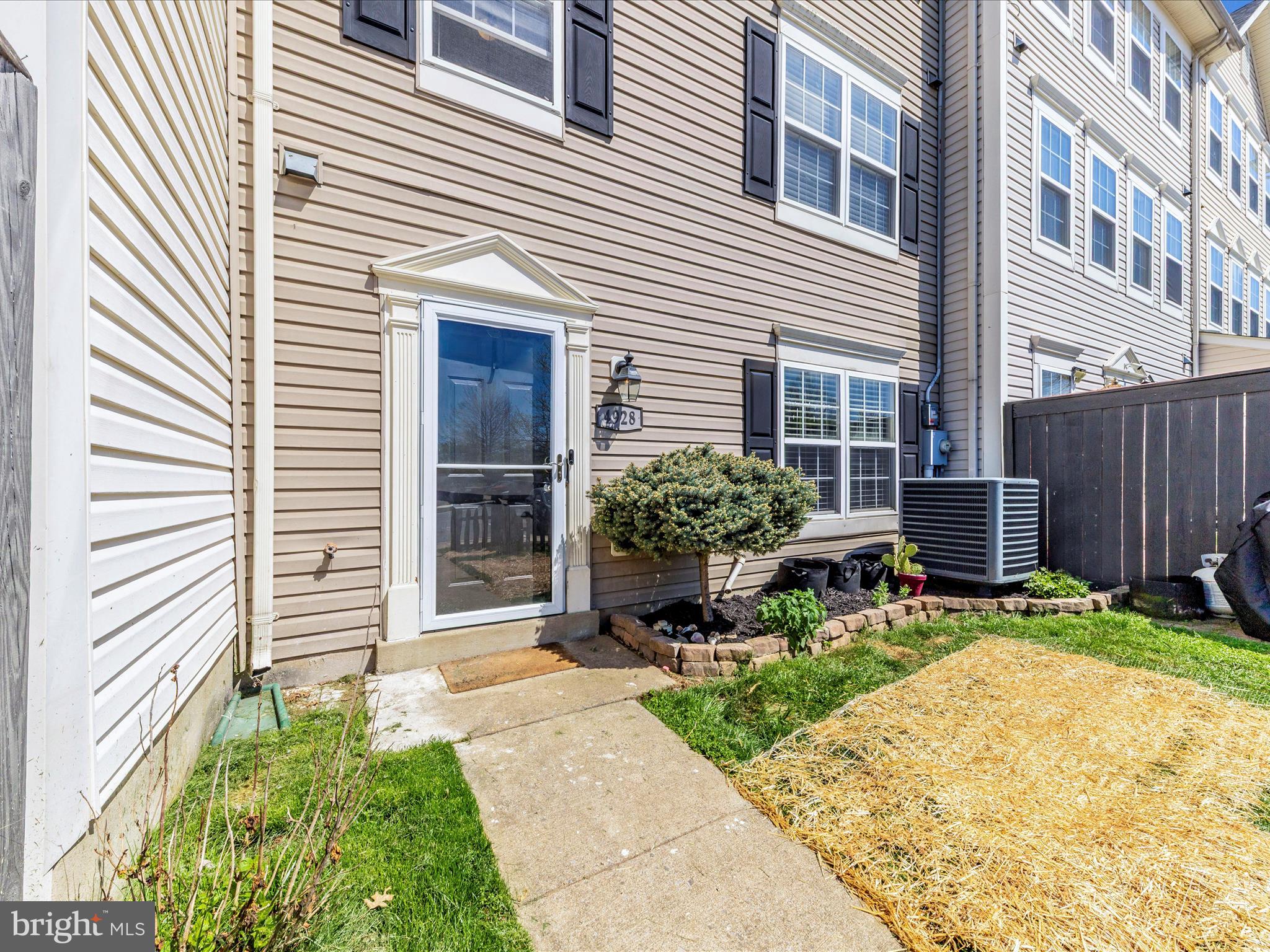 WELLINGTON TRACE - Residential