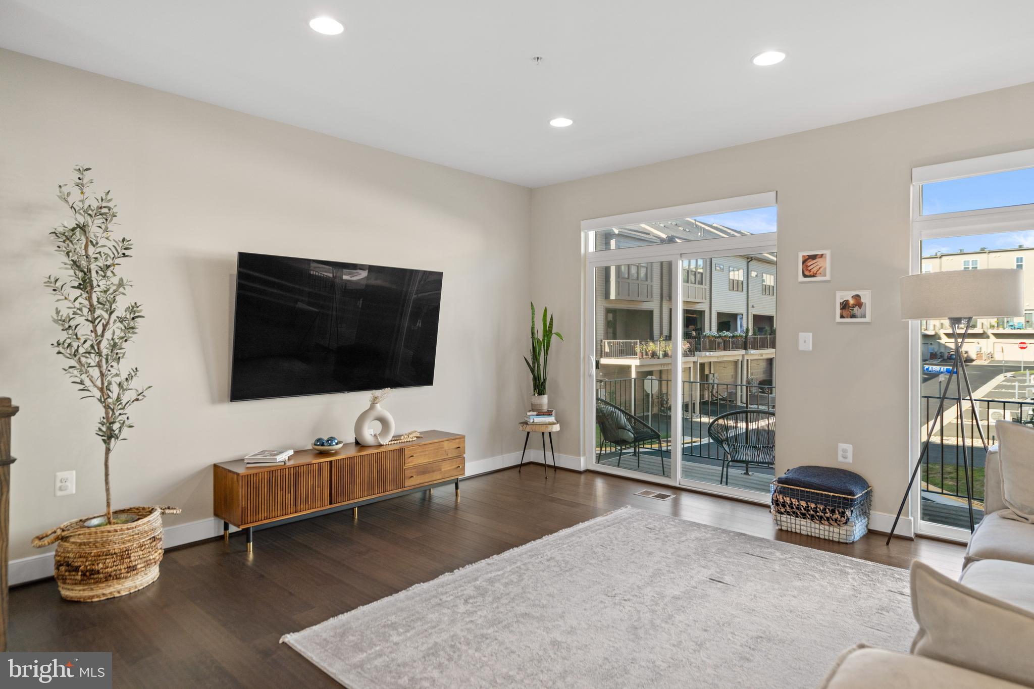 BRAMBLETON TOWN CENTER - Residential