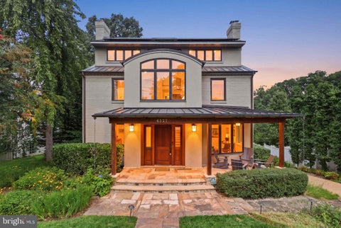 Photo of 4527 32nd Road N, ARLINGTON, VA 22207 (MLS # VAAR2077410)