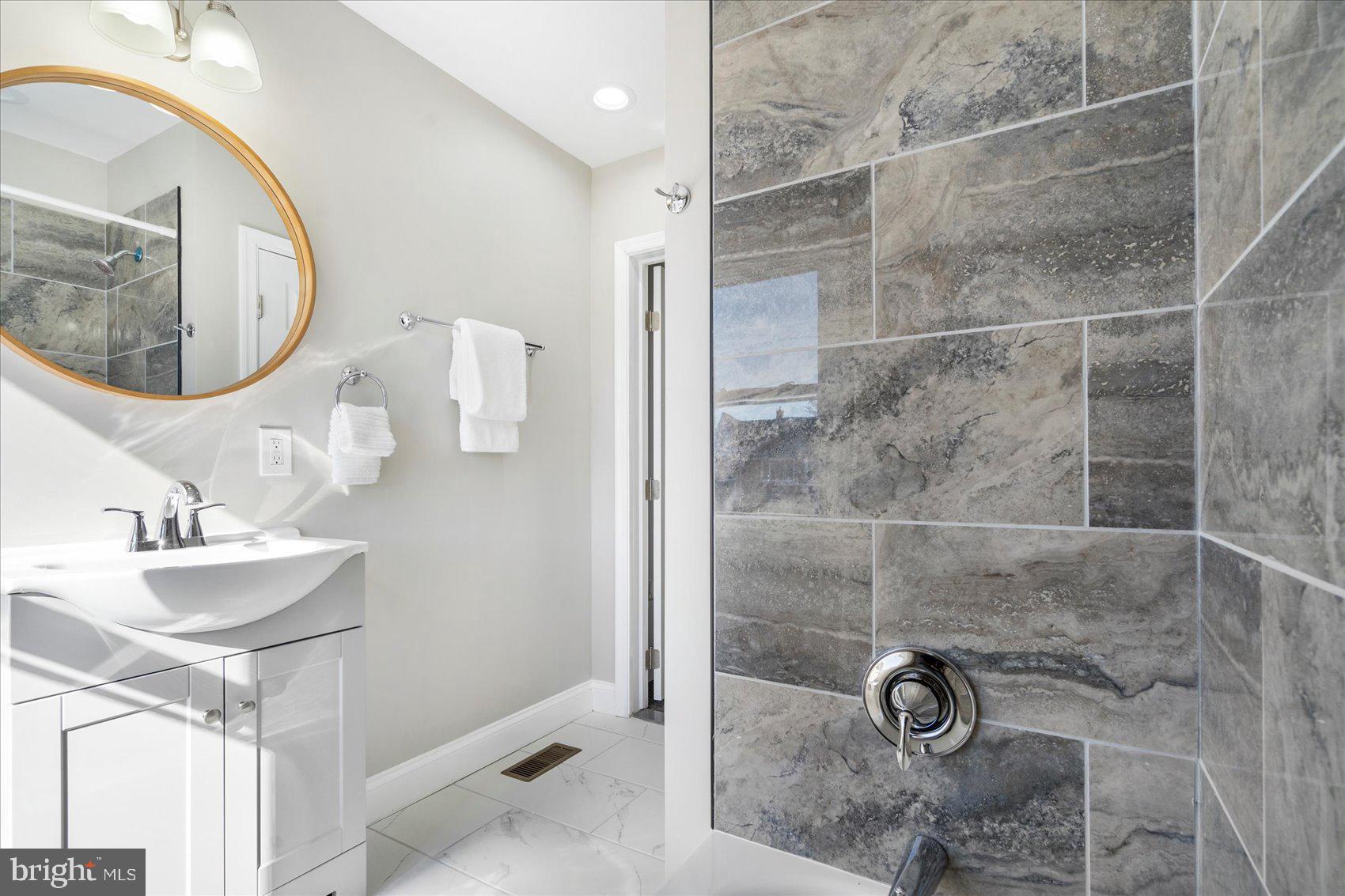 NORTHWOOD - Residential