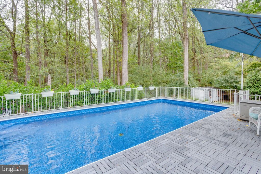 Photo of 1807 Batten Hollow Road, VIENNA, VA 22182 (MLS # VAFX2265454)