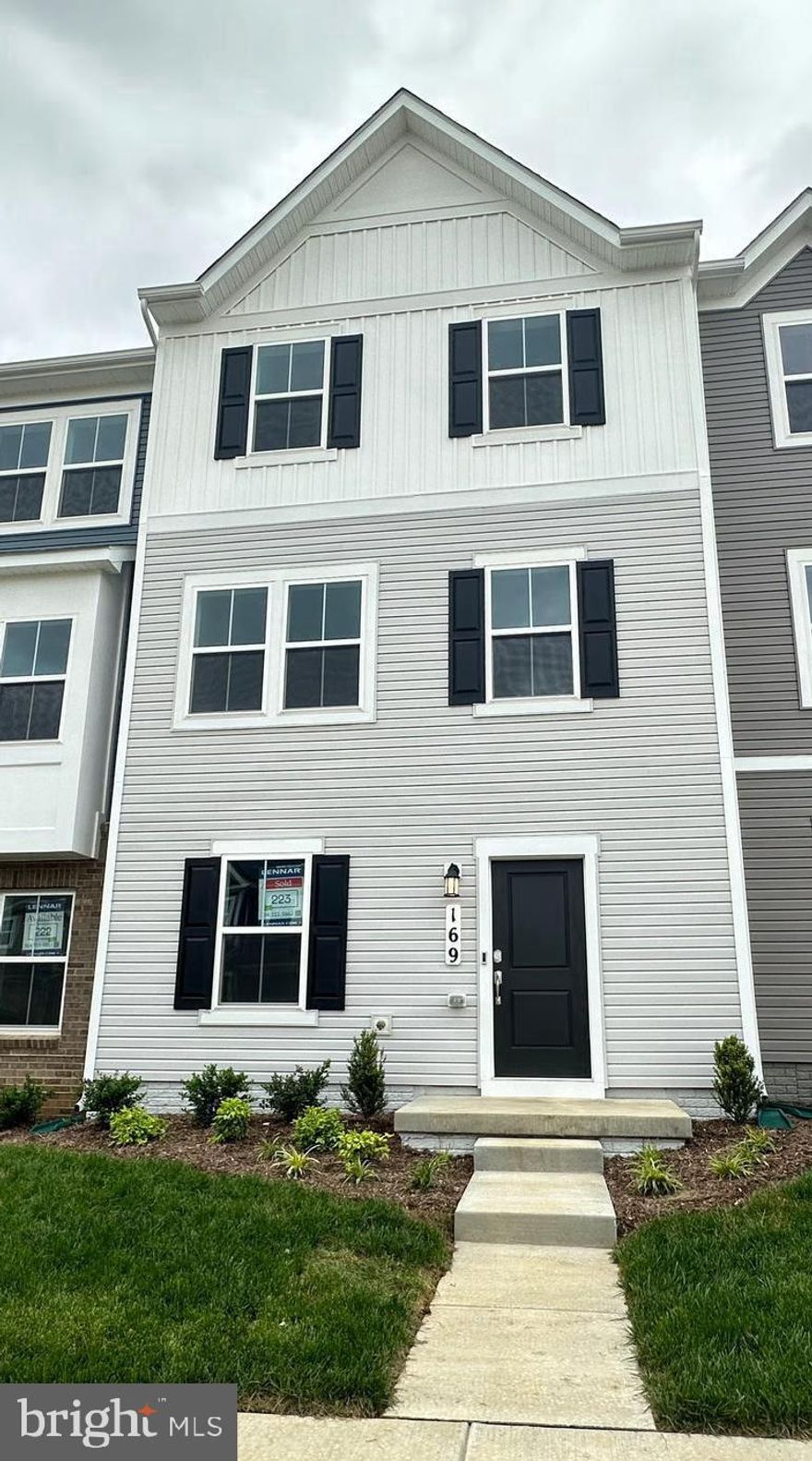 Brand New Townhome in Shenandoah Springs, Ranson, WV
Discover the Lancaster Floor Plan: Your Dream Home Awaits!

Location, Convenience, and Luxury:

Prime Location: Nestled in the prestigious Shenandoah Springs community.
Easy Access: Near shopping centers, Northern Virginia, Baltimore-Washington, D.C., and historic sites like Harpers Ferry and Charles Town.
Stunning Exterior and Ample Parking:

Curb Appeal: Beautiful exterior with meticulously maintained landscaping.
Parking: 2-car rear garage plus additional driveway spots.
Interior Highlights:

Spacious Living: Three generously sized bedrooms perfect for any lifestyle.
Entertainment Ready: Ground-level recreation room, half bath, and a large 10x18 foot deck off the modern kitchen.
Chef’s Kitchen: Premium stainless-steel appliances, Valle Nevado granite countertops, and stylish Barnett Duraform cabinets.
Luxurious Owner’s Suite:
Private Retreat: Serene Owner’s Bedroom with a private bath featuring a shower, creating a perfect oasis.

Community Amenities:
Resort-Style Living: Swimming pool, civic park with tot lot, basketball court, and scenic trails.
Low-Maintenance Lifestyle: Enjoy the beauty of the Shenandoah Valley without the upkeep.
Unmatched Surroundings:

Scenic Beauty: Set in the Shenandoah Valley, known for its outdoor landscapes and historic charm.
Vibrant Community: Close to an abundance of shopping, dining, and recreational activities.
Make This Your Home:

Schedule a Viewing: Don’t miss the chance to lease this exceptional property and make it your new home sweet home.

Rentspree Application.

Income: Must be at least 3 times the monthly rent.
Credit Score: Minimum of 600 required.
Financial History: No bankruptcies.