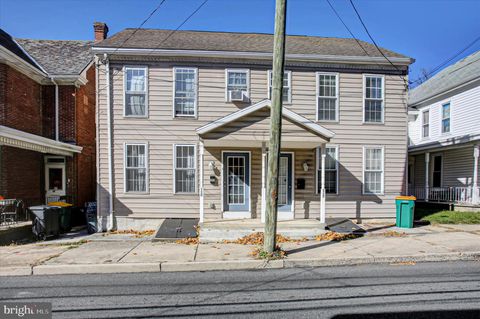 Townhouse For Sale - 110 North Church Street St<br/> WAYNESBORO, PA 17268