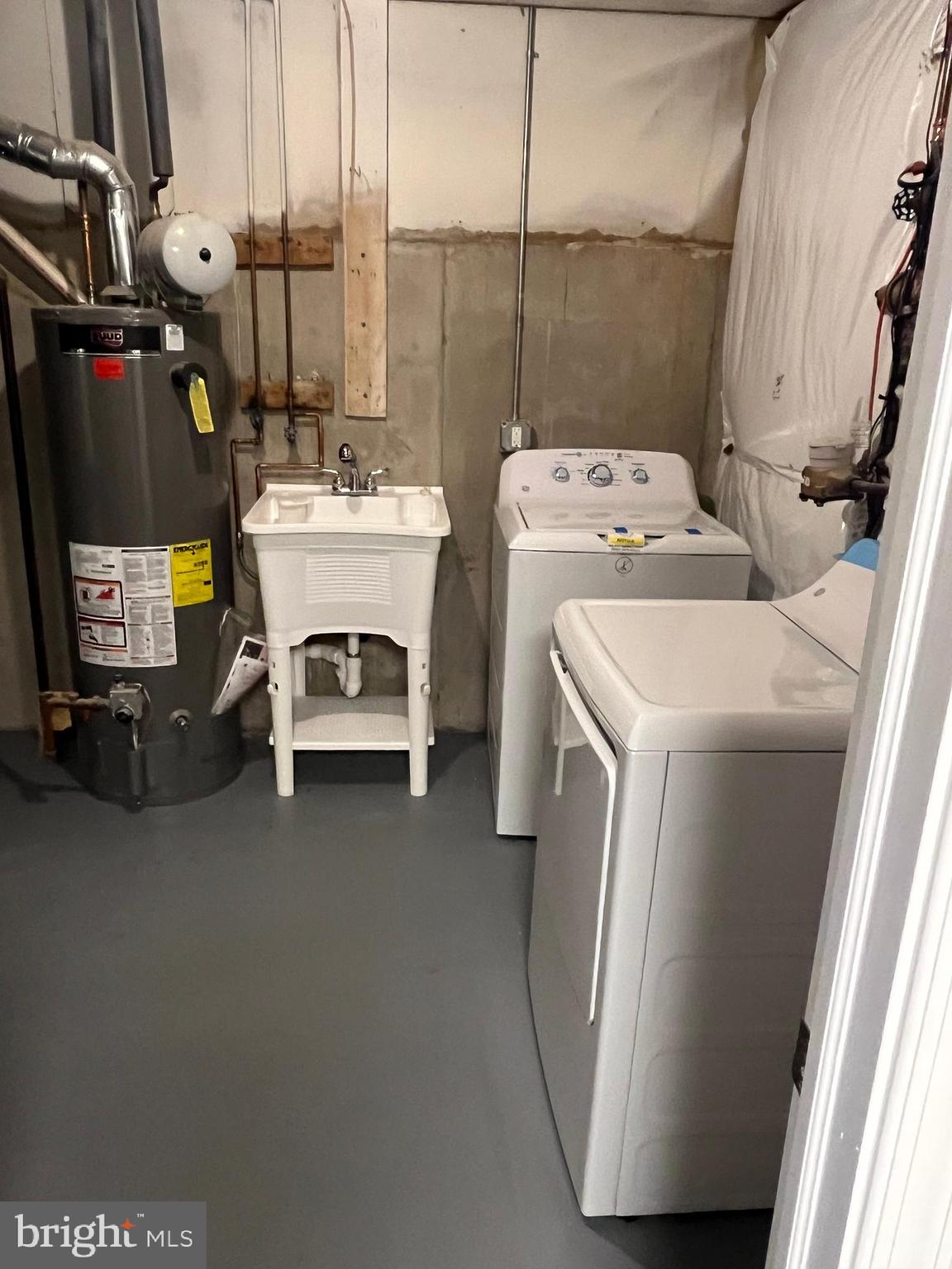 DUMONT OAKS - Residential Lease