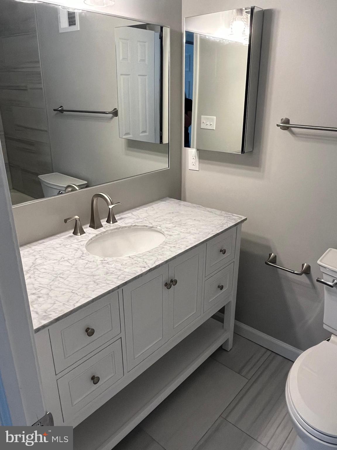 DUMONT OAKS - Residential Lease