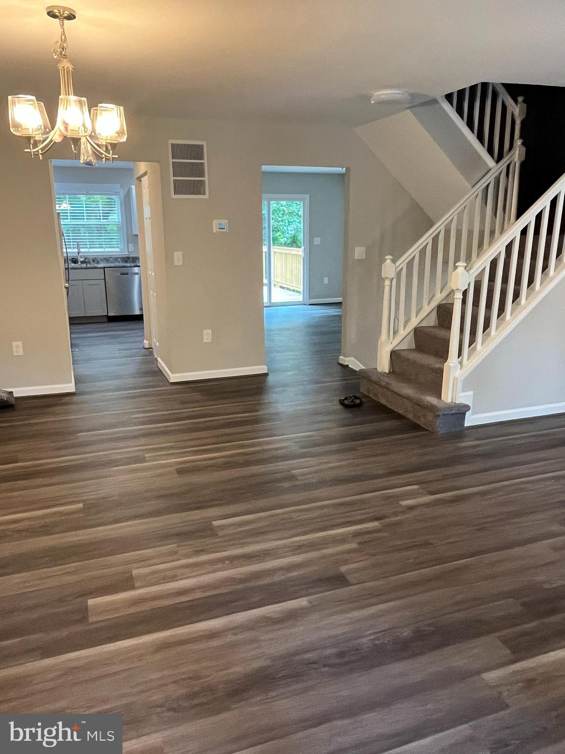 DUMONT OAKS - Residential Lease