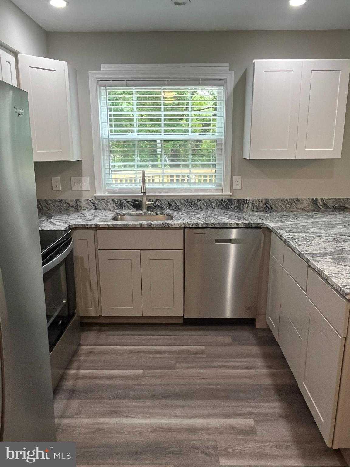 DUMONT OAKS - Residential Lease