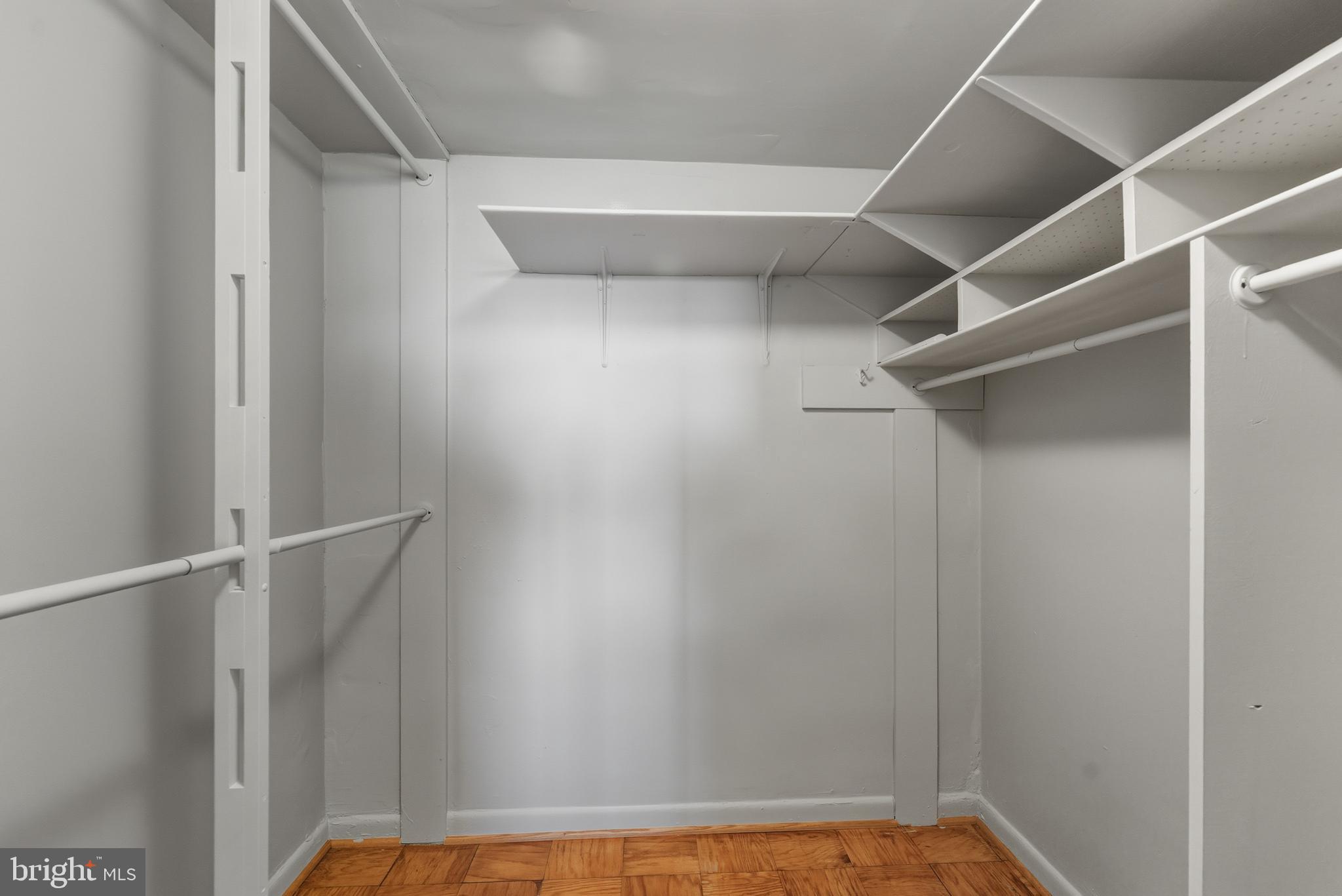 THE SEASONS - Residential