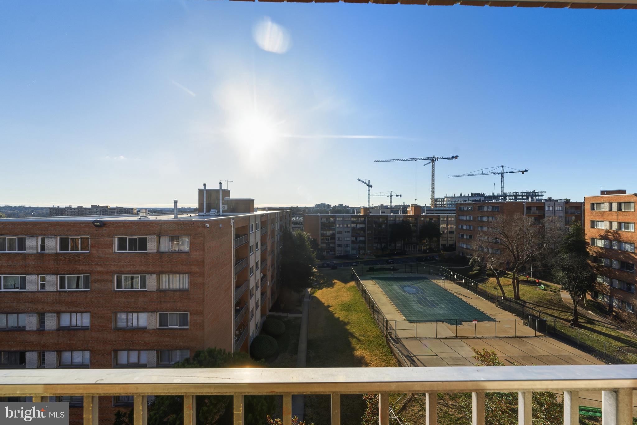 THE SEASONS - Residential