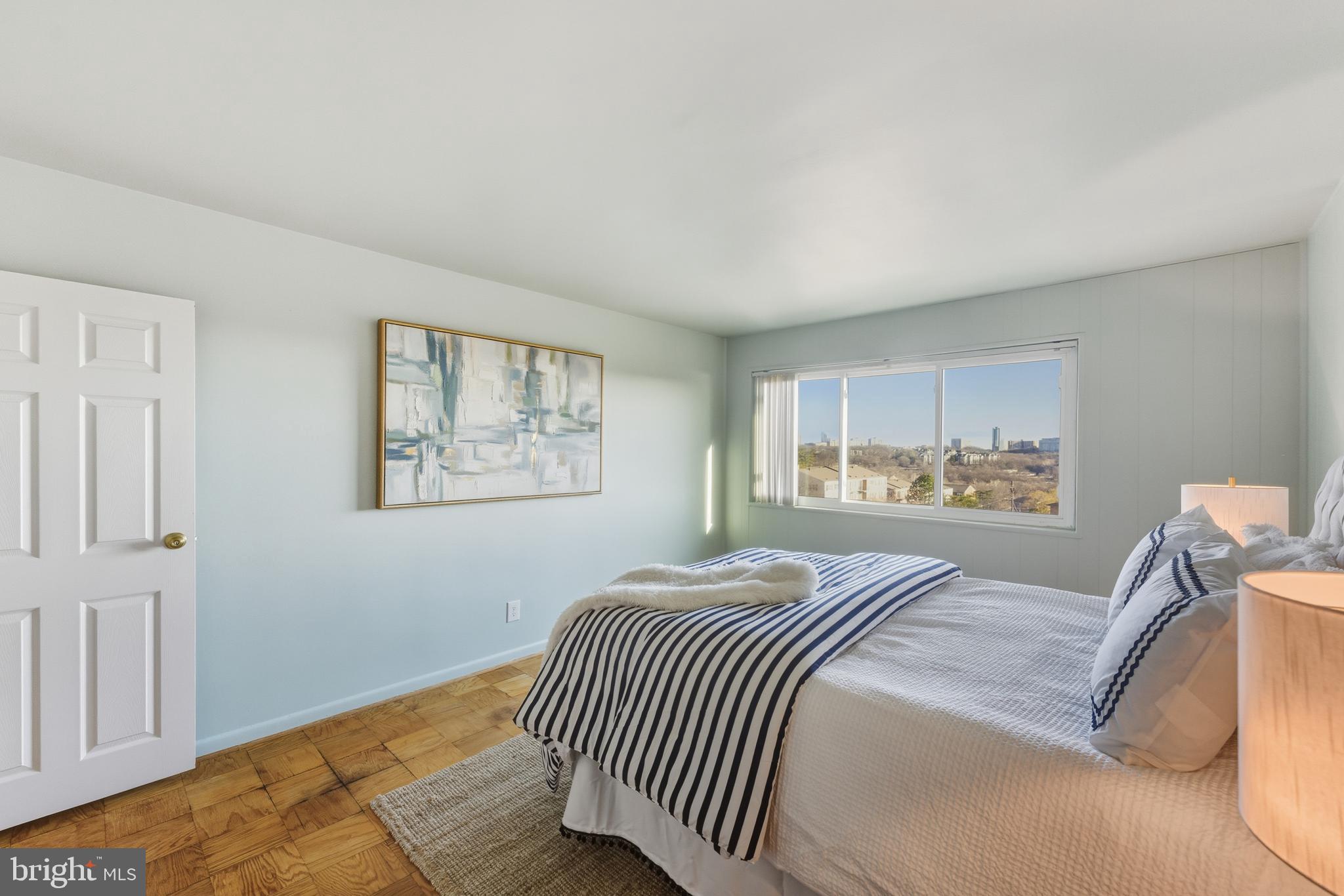 THE SEASONS - Residential