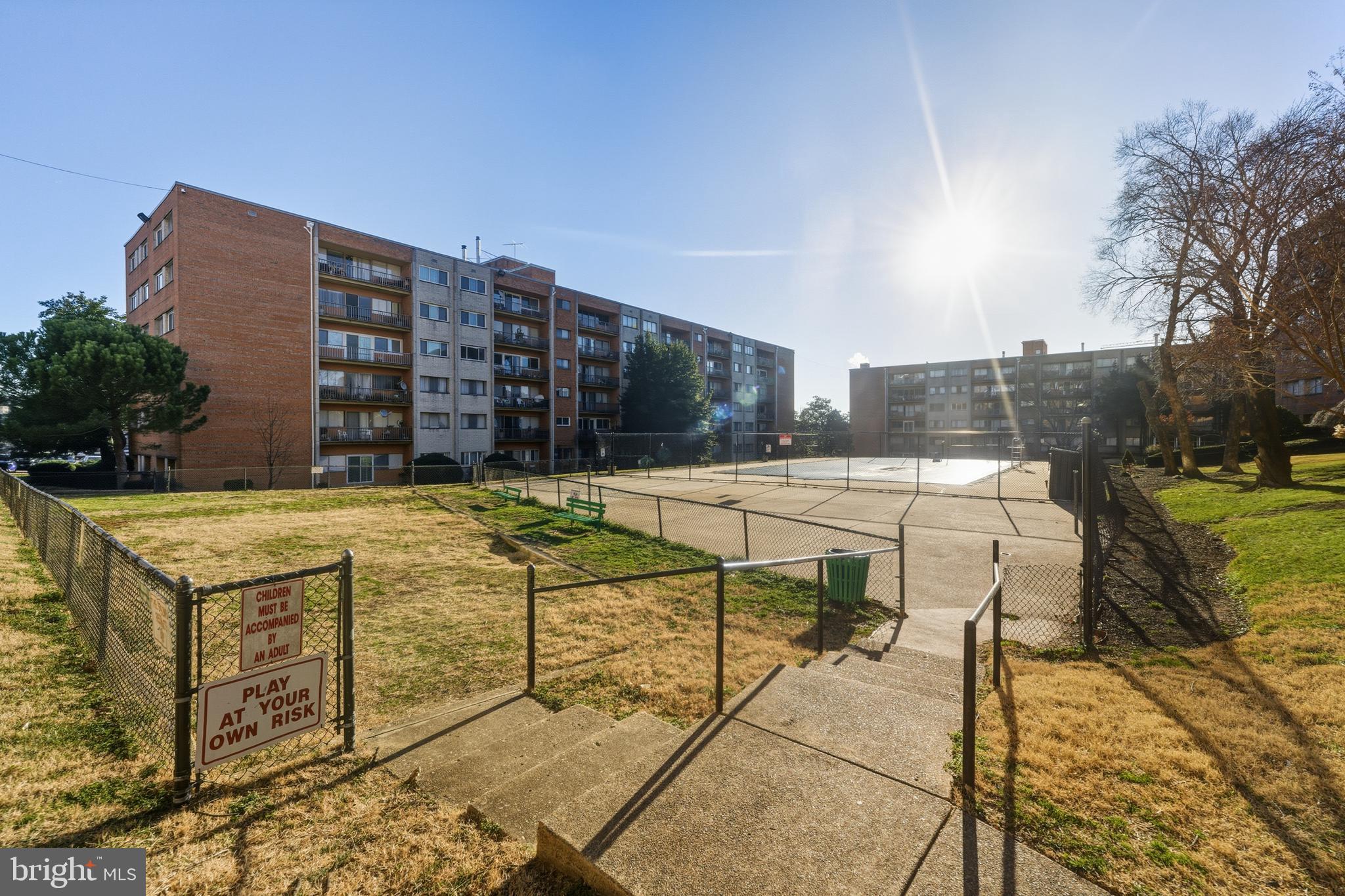 THE SEASONS - Residential