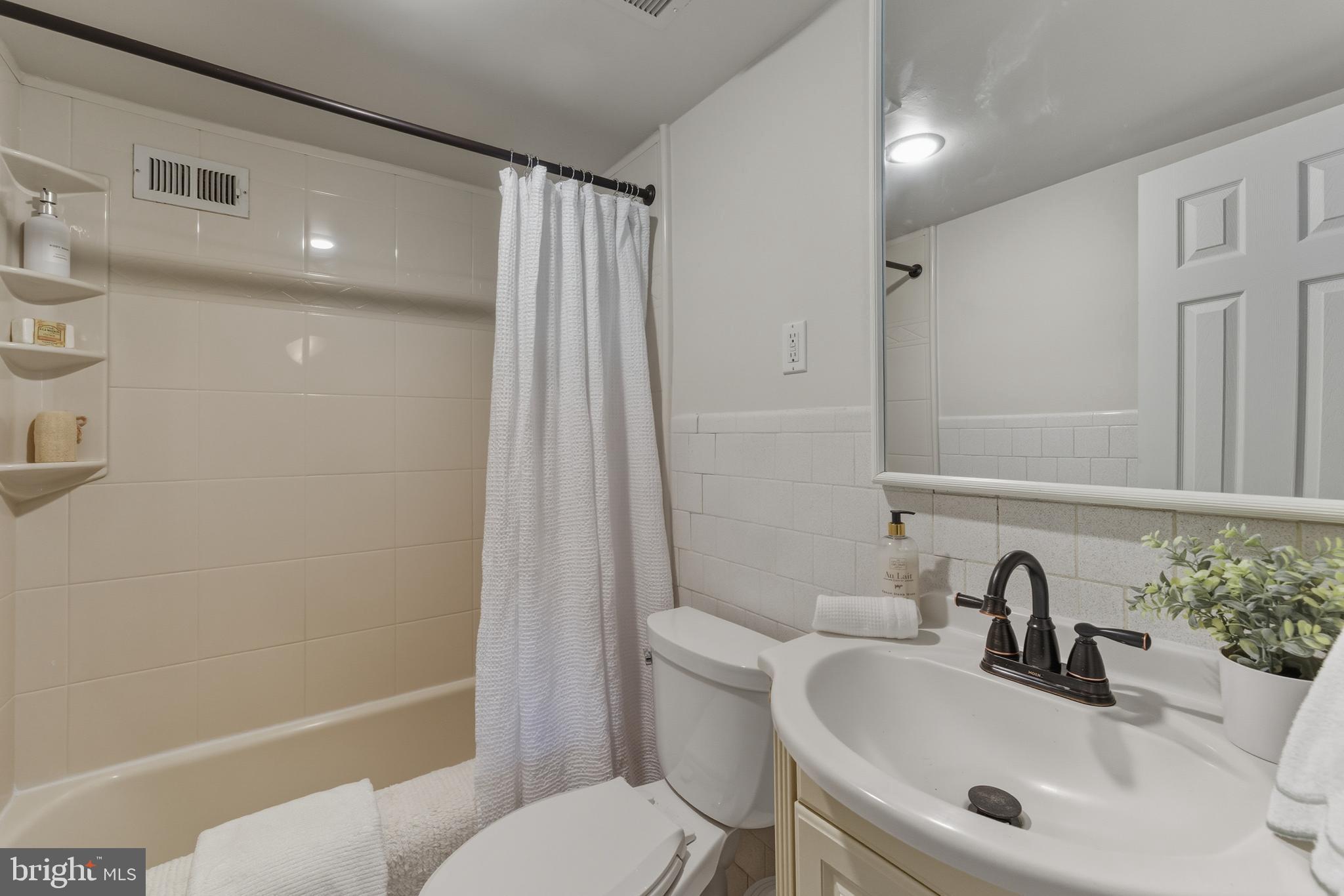 THE SEASONS - Residential