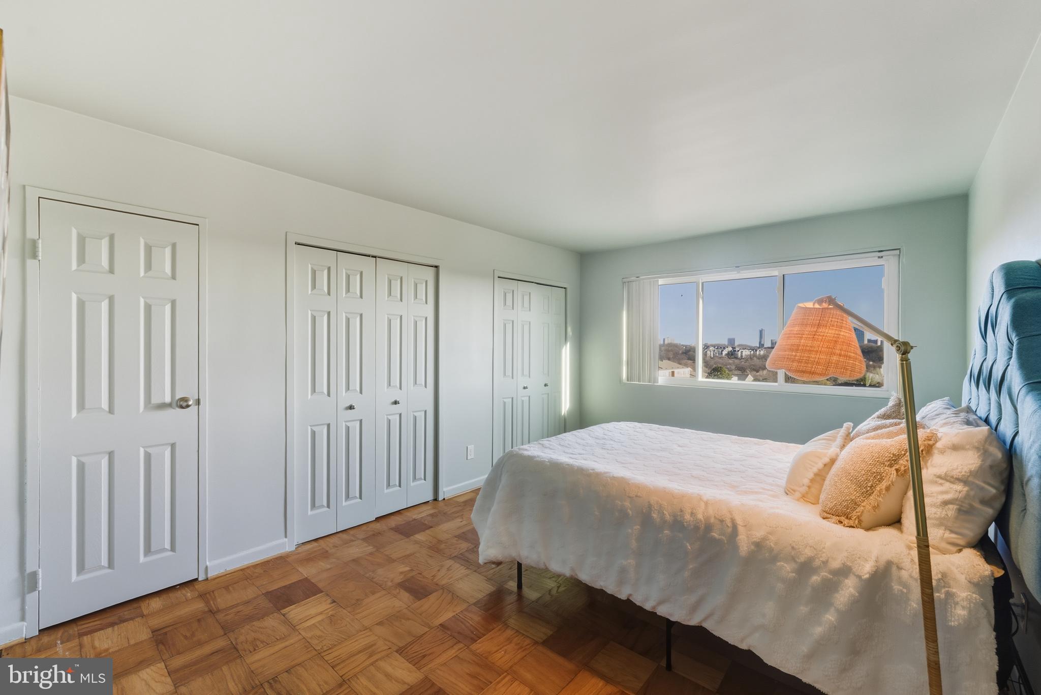 THE SEASONS - Residential