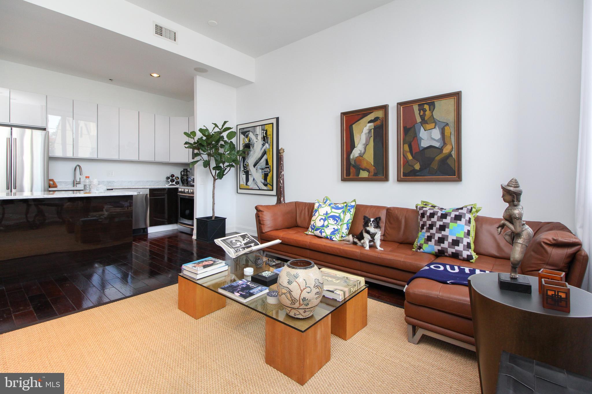 QUEEN VILLAGE - Residential